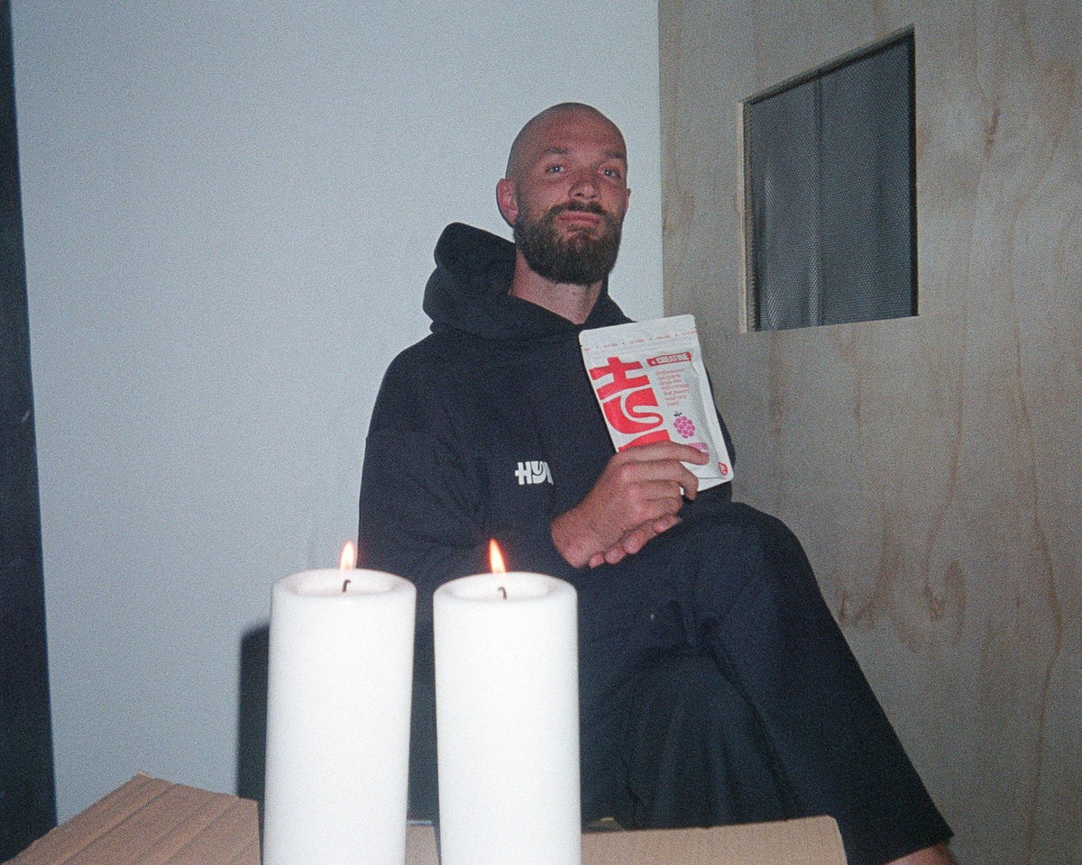 Max Gawn holding a Hyro pouch